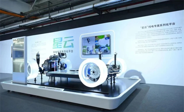 汽車(chē)強(qiáng)國(guó)路上，步履不停的上汽