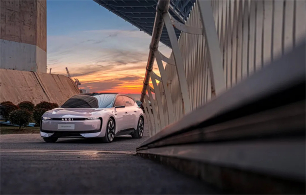 技術(shù)破局、全球突圍！上汽以改革深功鑄就“九連漲”硬核答卷