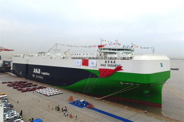 再刷紀(jì)錄！9500車位全球最大汽車運輸船上海首航赴歐