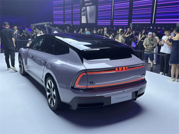 奧迪E5 Sportback：30分鐘破萬(wàn)單的背后，是豪華電動(dòng)的「取舍」革命！