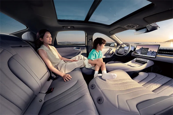 時代的車門，被消費者狠狠推開