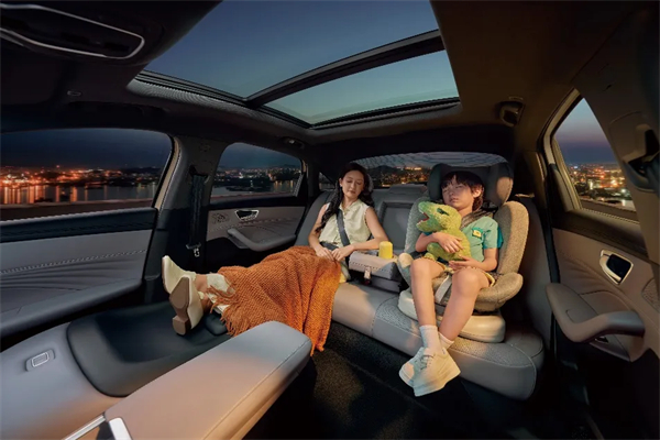 時代的車門，被消費者狠狠推開