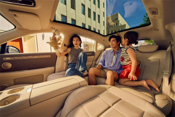 智己上演汽車界“戴維斯雙擊”