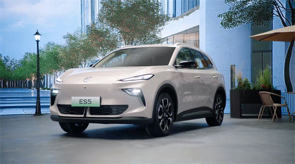 開創(chuàng)傳統(tǒng)車企先河，MG重新發(fā)布ES5，“領(lǐng)先一代、便宜一萬”重塑格局