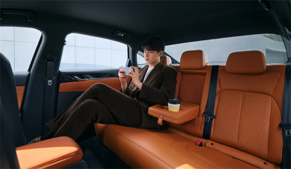 限時先享置換一口價！「10萬級600續(xù)航中級轎車」五菱星光2025款正式上市！