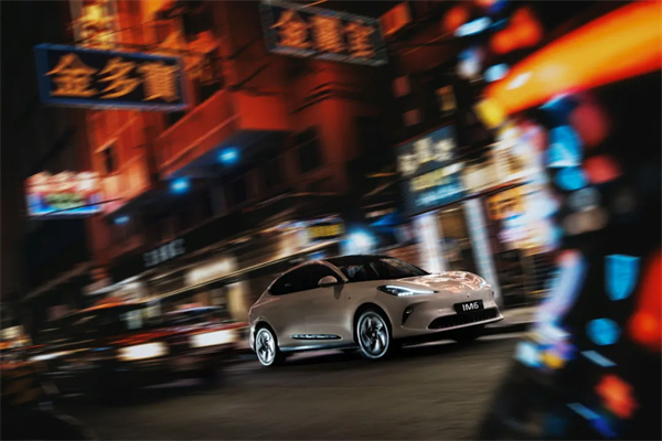 智己汽車重磅登陸香港市場(chǎng)，6系雙車同步上市