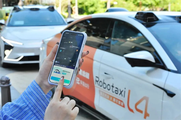 上海首條！上汽享道Robotaxi度假區(qū)專線今日開通 自動(dòng)駕駛直連上海國(guó)際旅游度假區(qū)與浦東機(jī)場(chǎng)