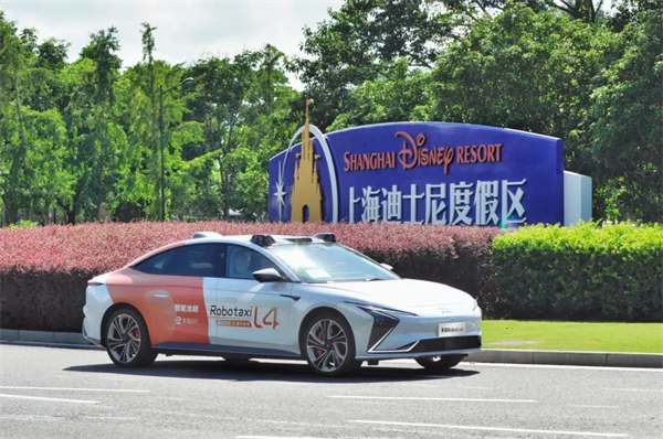 上海首條！上汽享道Robotaxi度假區(qū)專線今日開通 自動(dòng)駕駛直連上海國(guó)際旅游度假區(qū)與浦東機(jī)場(chǎng)