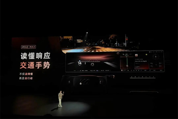 智己拼了！能洗澡還帶地暖的旗艦，32.28萬開賣