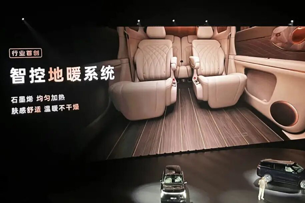 智己拼了！能洗澡還帶地暖的旗艦，32.28萬開賣