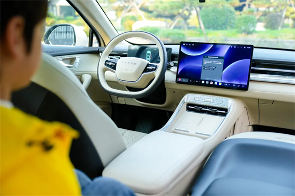 智能座艙的“終極答案”？榮威搭載豆包，讓所有車機(jī)一夜過時(shí)