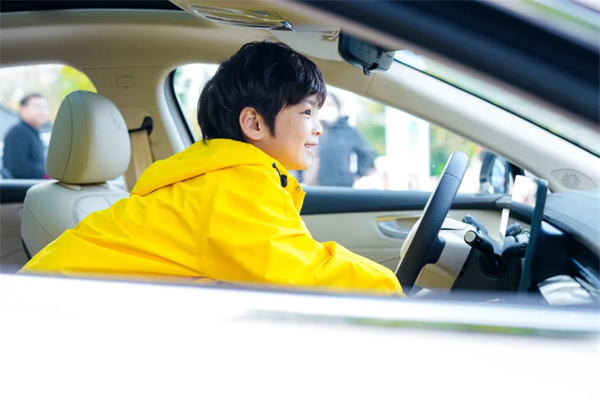 智能座艙的“終極答案”？榮威搭載豆包，讓所有車機(jī)一夜過時(shí)