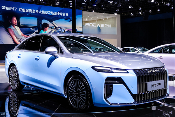 上汽集團(tuán)的2025:誰家新燕啄春泥