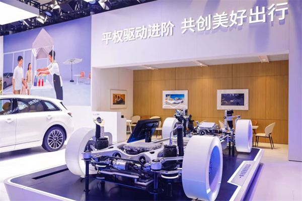 上汽集團(tuán)的2025:誰家新燕啄春泥