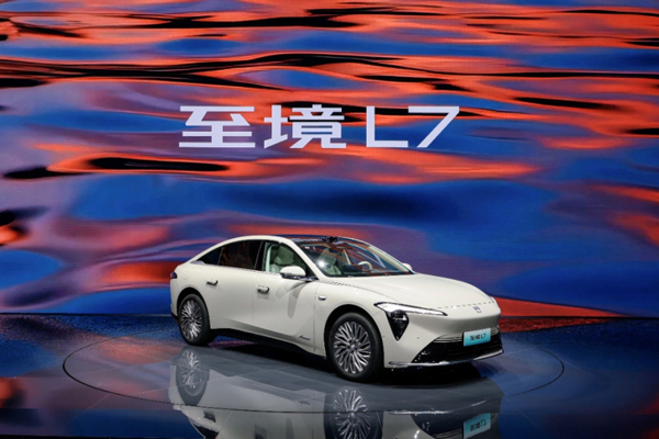 上汽集團(tuán)的2025:誰家新燕啄春泥